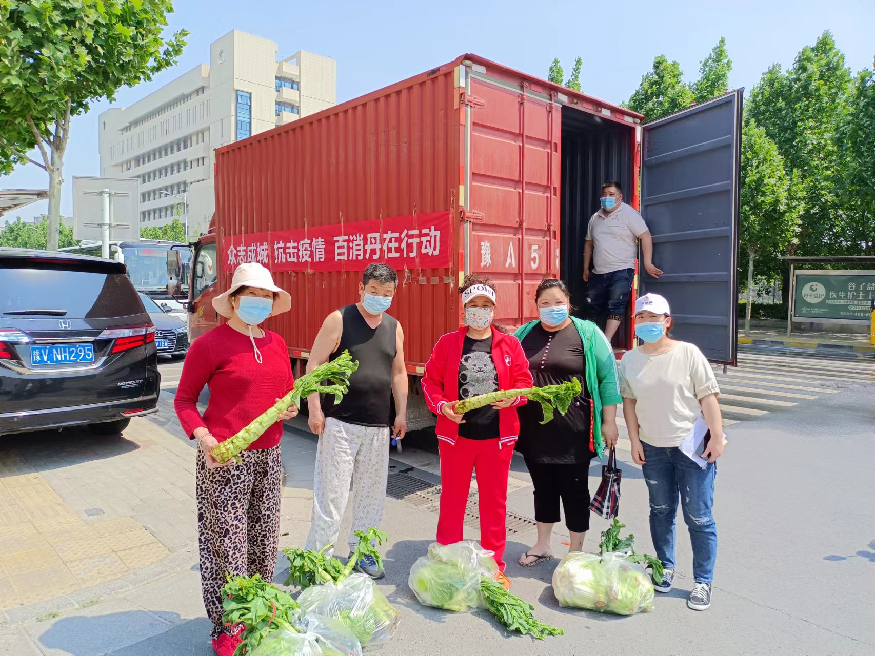 同心战“疫”｜百消丹集团 6万斤平价蔬菜配送社区群众